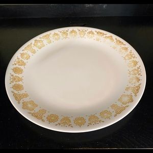 4 random dinner plates, 2 plastic, 2 glass